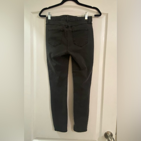 SOLD! L’AGENCE Margot Skinny High Rise in Color Coal (Gray) - Size 26 - Picture 4 of 8